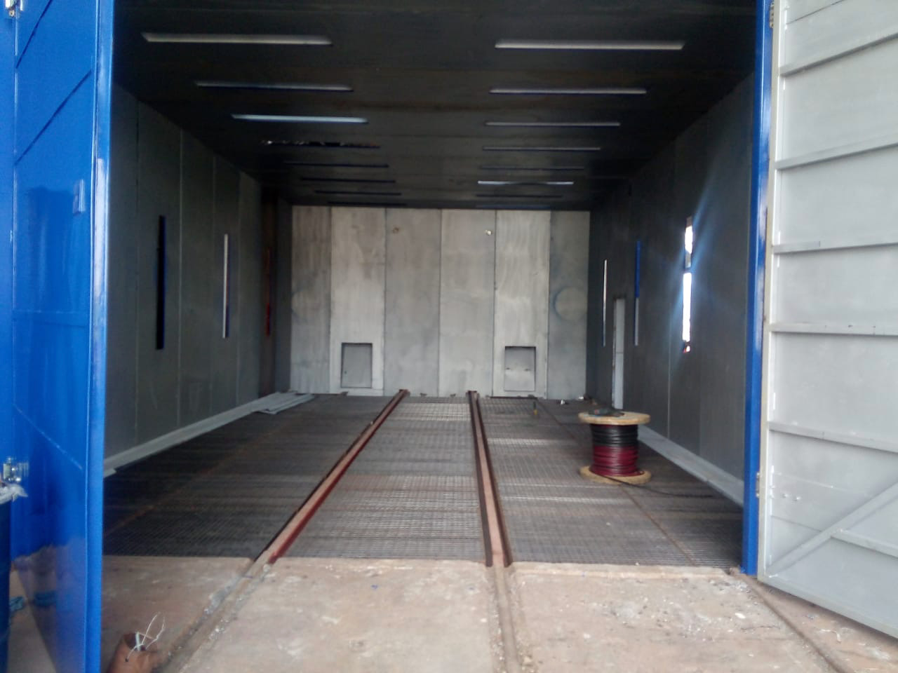Blast booth with full recovery system